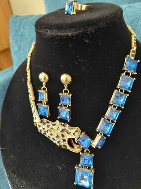 Gold-Tone Necklace Set with Vibrant Blue Square Crystals